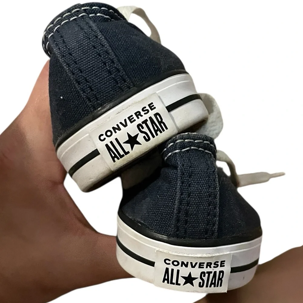 Converse Chuck‎ Taylor Toddler Size 9 Navy Blue Sneakers